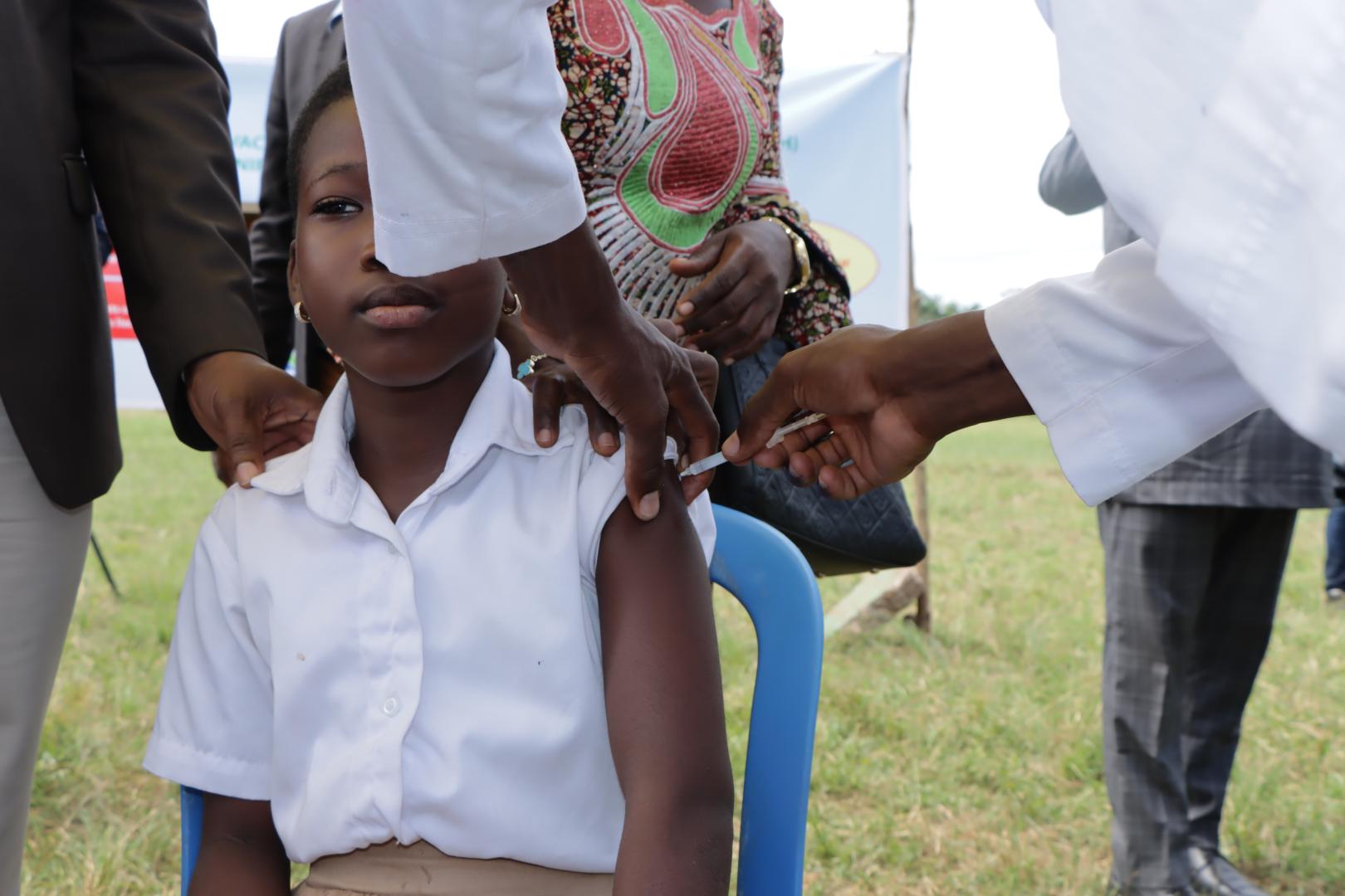 Hezouwè, la 1e à avoir reçu le vaccin contre HPV lors du lancement de la campagne