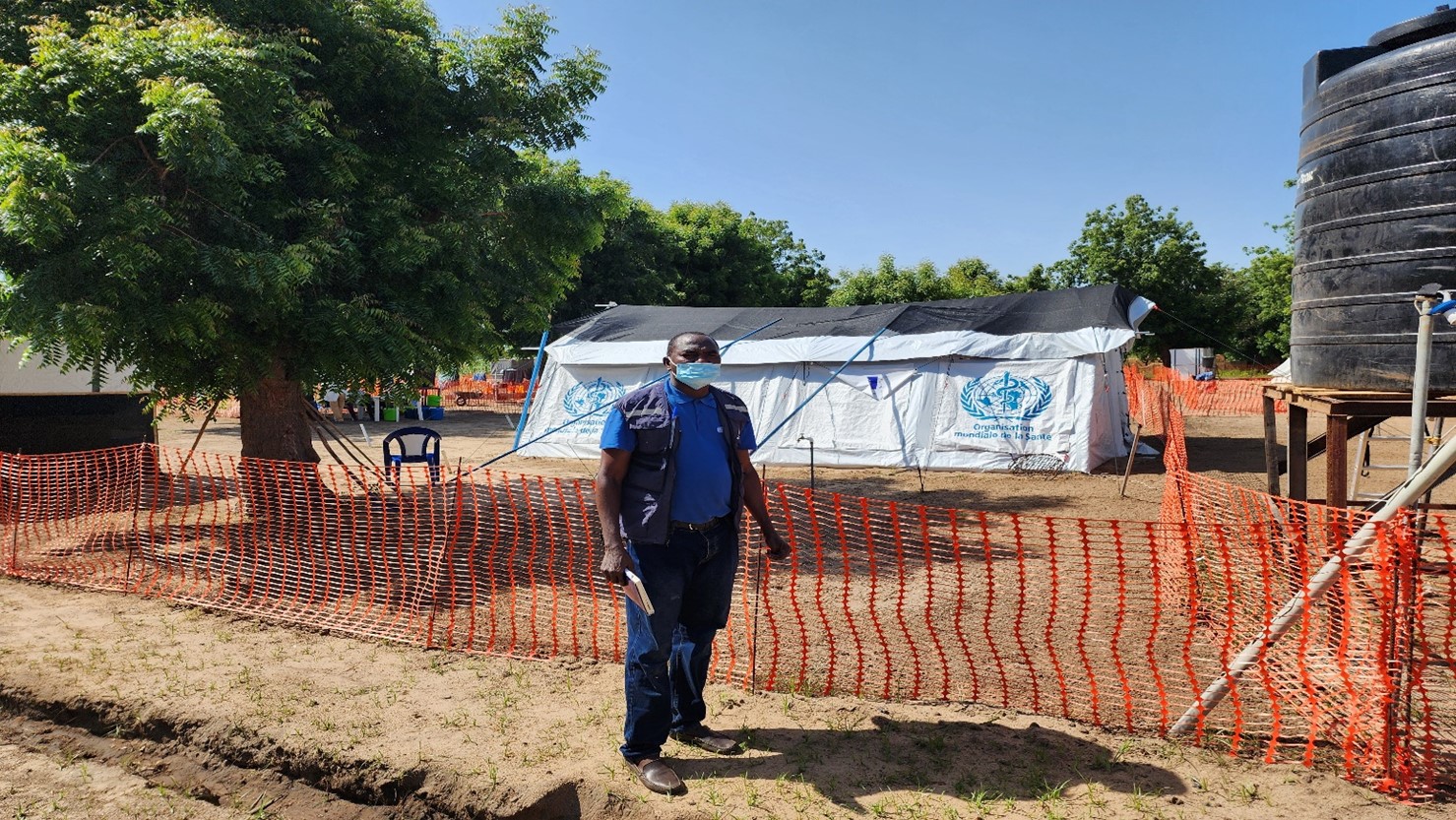 Un agent de l'OMS Niger sur le site d'un CTC dans la région de Tahoua 