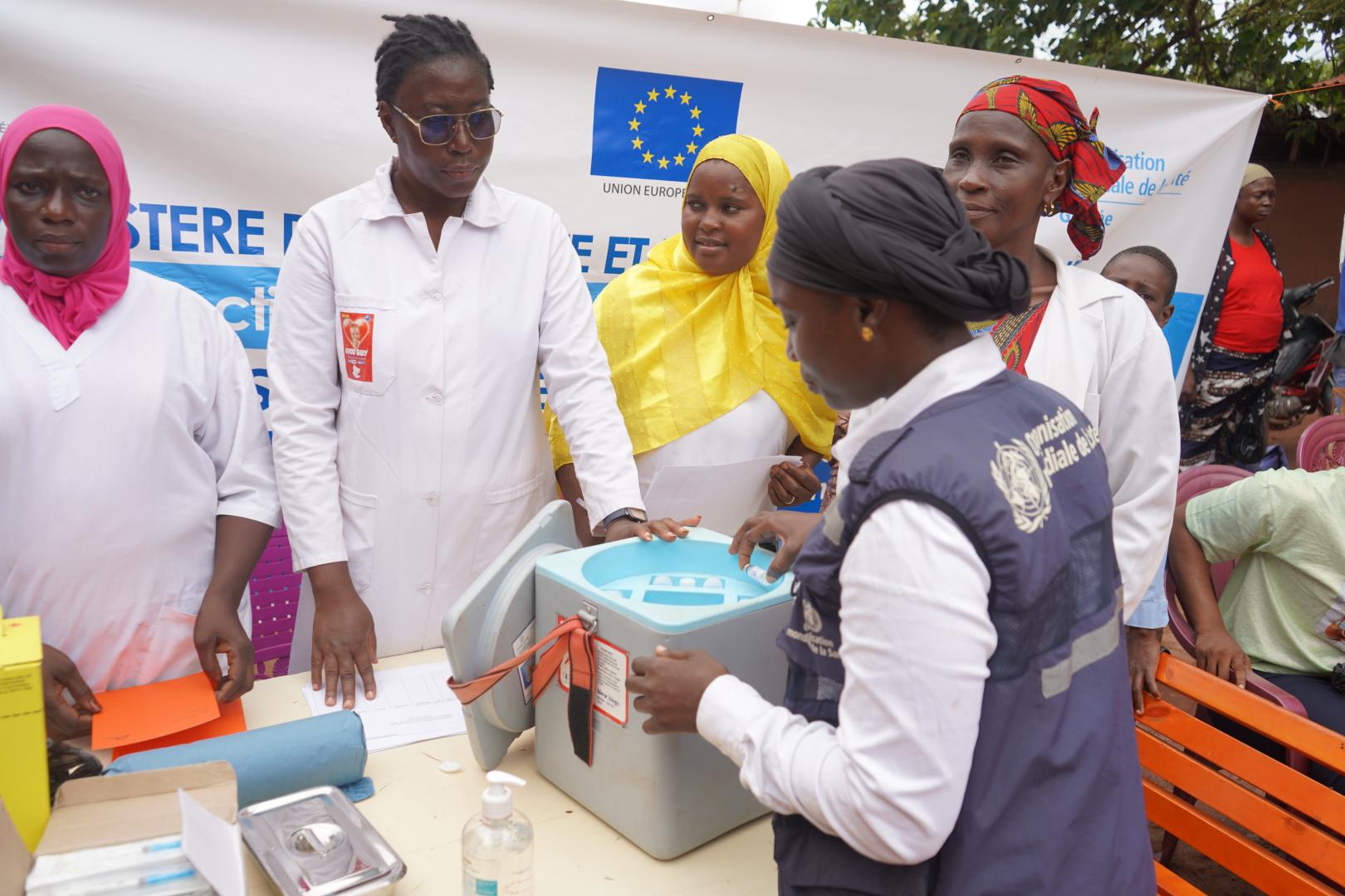 En Guinée, des relais communautaires luttent contre une épidémie de diphtérie