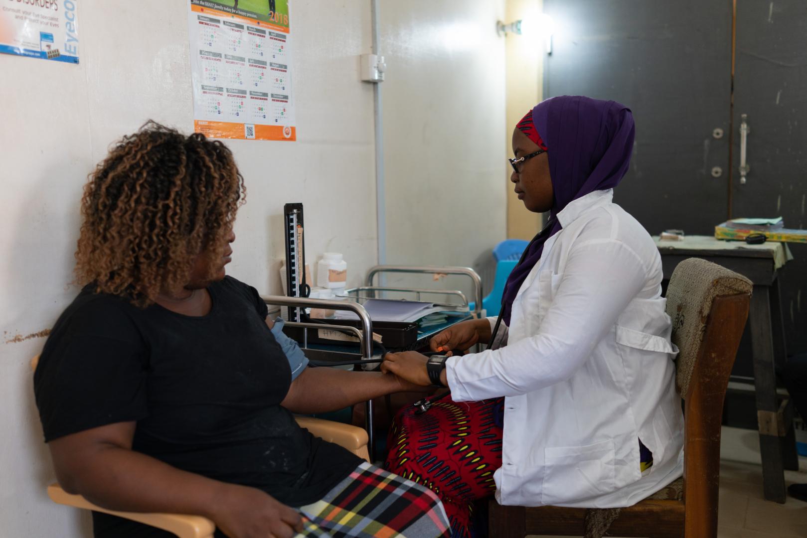 ournée internationale de la couverture sanitaire universelle. Plus de 150 millions de personnes continuent de sombrer dans la pauvreté à cause des coûts élevés des soins de santé en Afrique, selon un nouveau rapport de l’OMS.