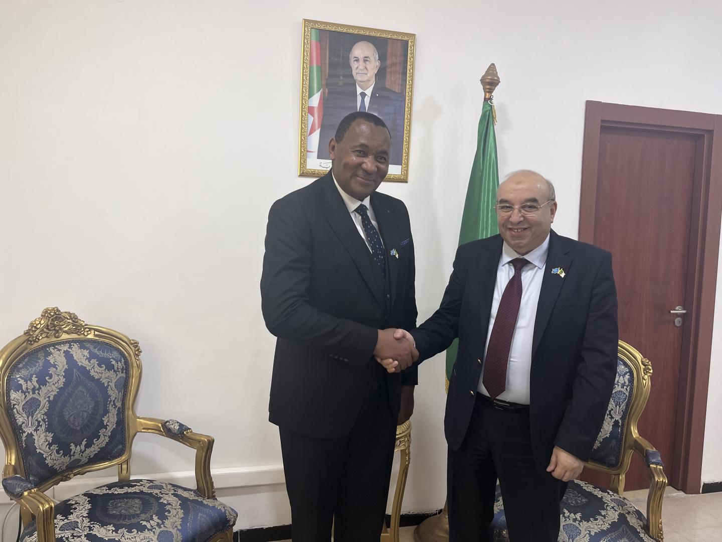 Le representant de l'OMS  rencontre le ministre de l’Industrie Pharmaceutique en Algérie