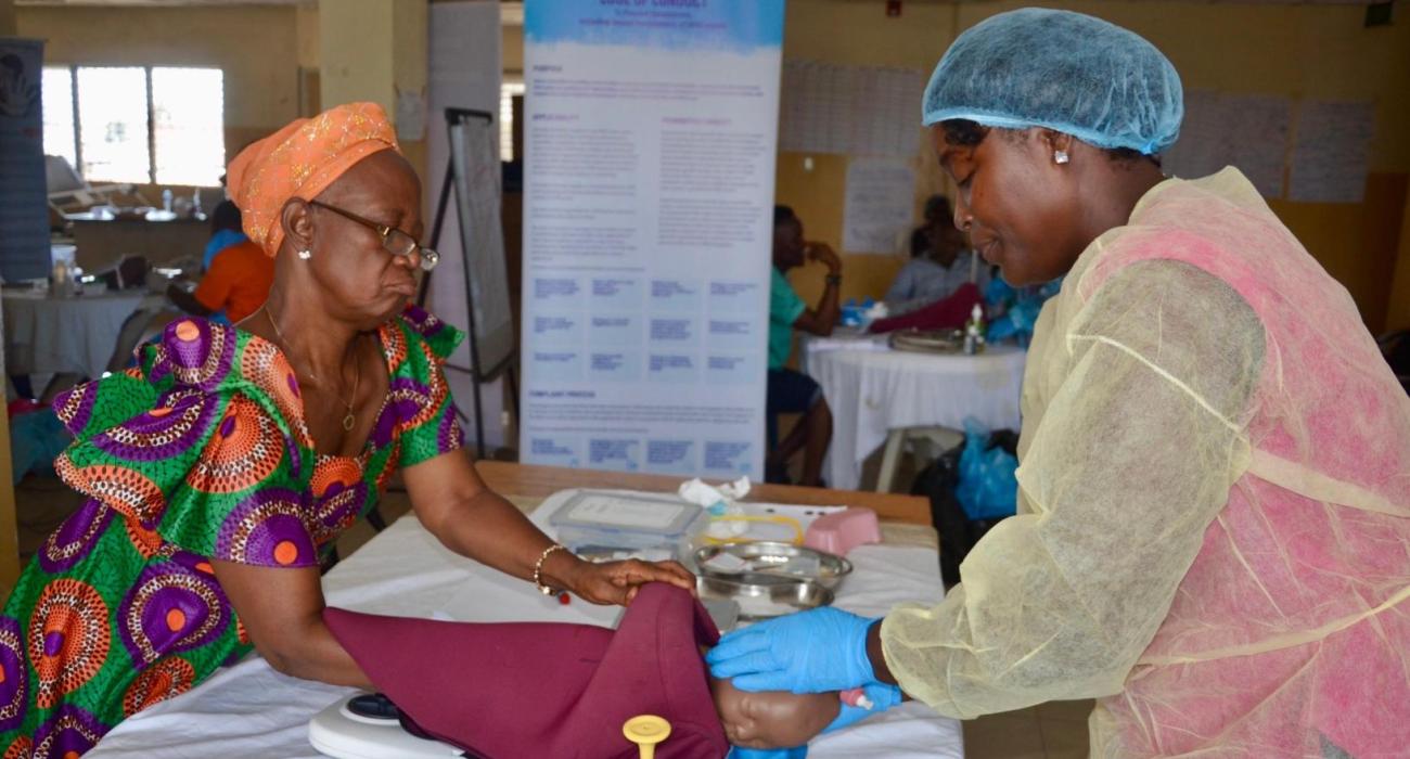 Midwife and nurse, Nyemimah Williams, during the EmONC hands-on training