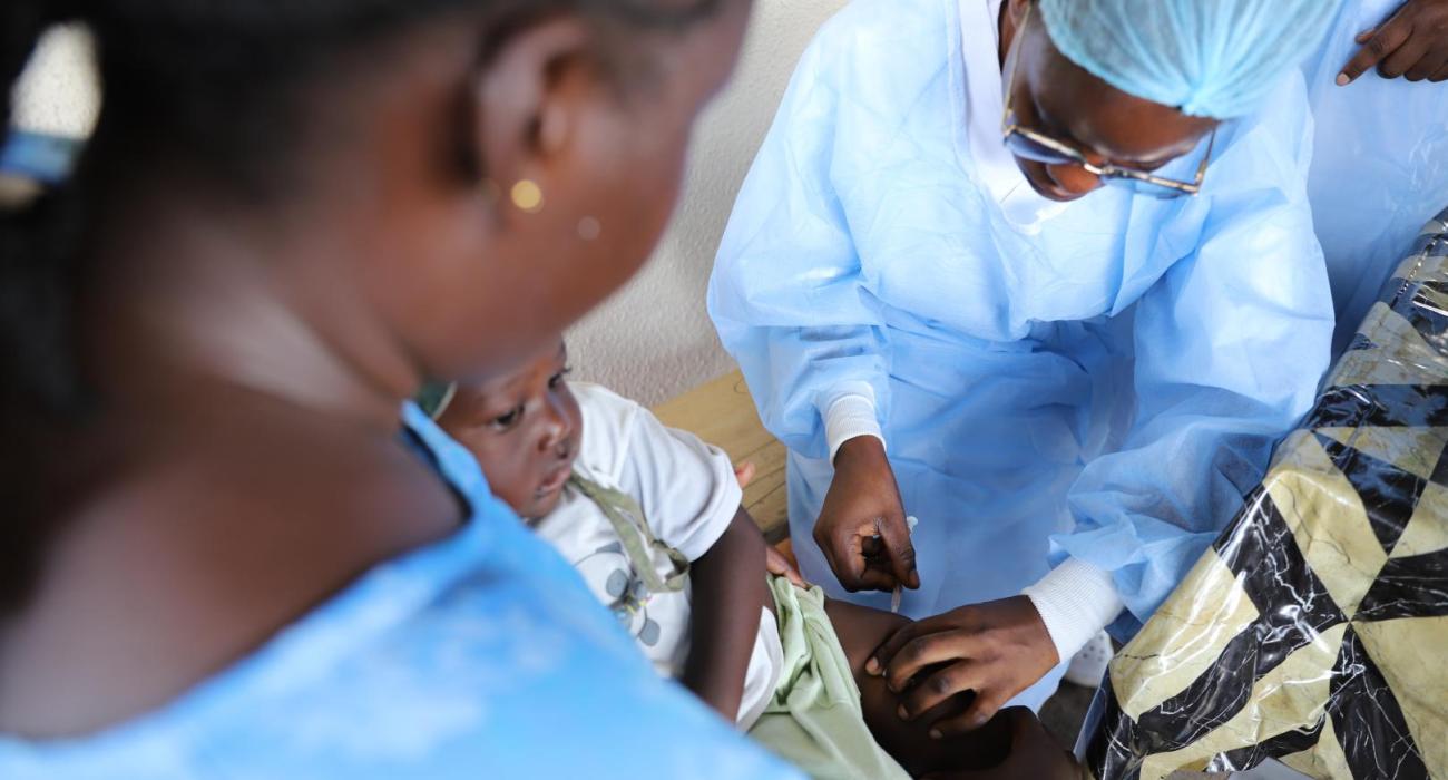 Séance de vaccination de la dose VPI2 dans le centre de santé intégré de Kibouendé à Mfilou