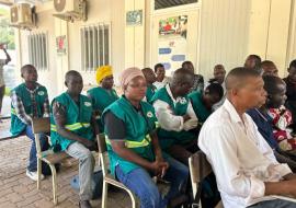 Participantes da sessão de diálogos comunitários em Maganja da Costa.