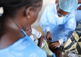 Séance de vaccination de la dose VPI2 dans le centre de santé intégré de Kibouendé à Mfilou