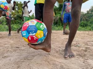 Se donner la main pour protéger les enfants de la violence 