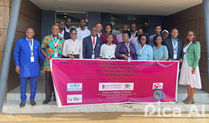 Photo de groupe de participants à la réunion du Réseau de Laboratoires Supranationaux de Référence de Tuberculose (TB) de la Région Africaine de l'OMS, du 26 au 28 mars 2025.  