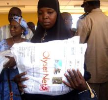 03 Une femme de Mopti recevant sa dotation