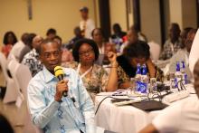 Dr Etienne Mpoyi, en charge du Programme de la Prévention et du contrôle des maladies intervenant lors de la retraite de l'OMS, salle Lubumbashi