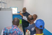 Visite de la pharmacie d'un centre de santé de la région du Gbêkê