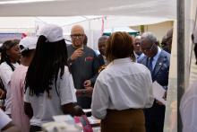 Visite des stands par les officiels