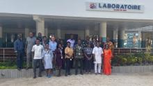 Visite des participants au Laboratoire Supranational de Référence de TB de Cotonou, Benin, le 28 mars 2025. 